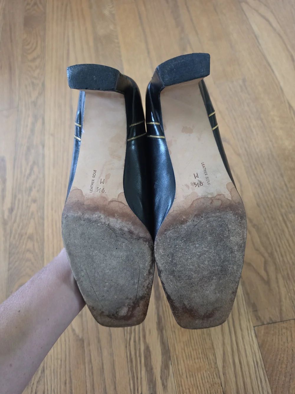 Nina Comfort Vintage Black Leather Square-Toe Pumps w/ Gold Accent Trim Size 9.5 - Picture 5 of 6